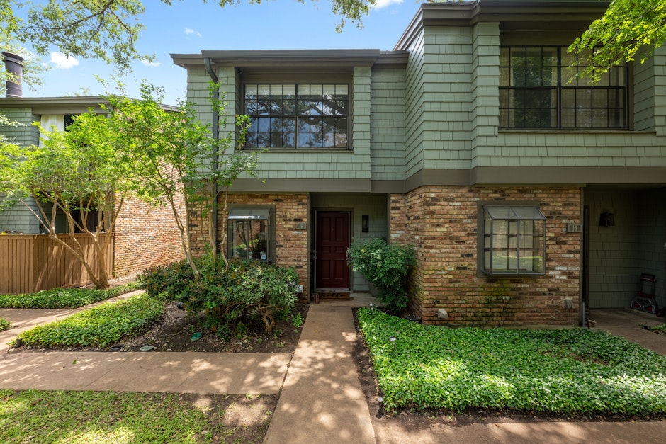 7122 Wood Hollow Drive 16, Austin, TX 78731, Presented by Leah Roustan, Dochen REALTORS